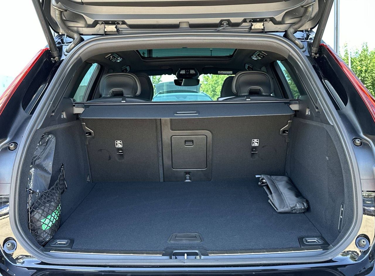 Zunanja slika - Volvo XC60 - B5  P  AWD Ultra Black Edition... - 12