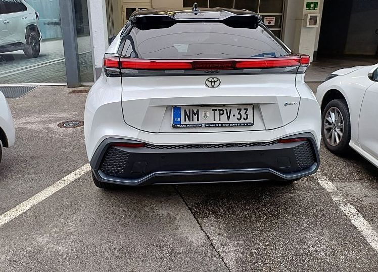 Zunanja slika - Toyota C-HR - 1.8 hibrid  HEV  C-OOL - 2