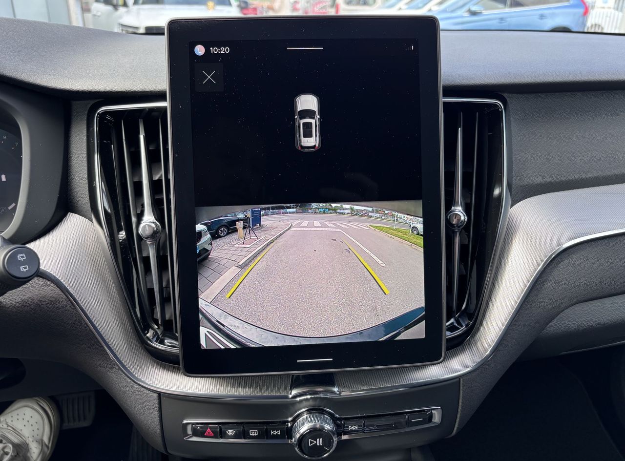 Zunanja slika - Volvo XC60 - B5P  Core AT AWD 3 leta garancije + 3 servisi - 18