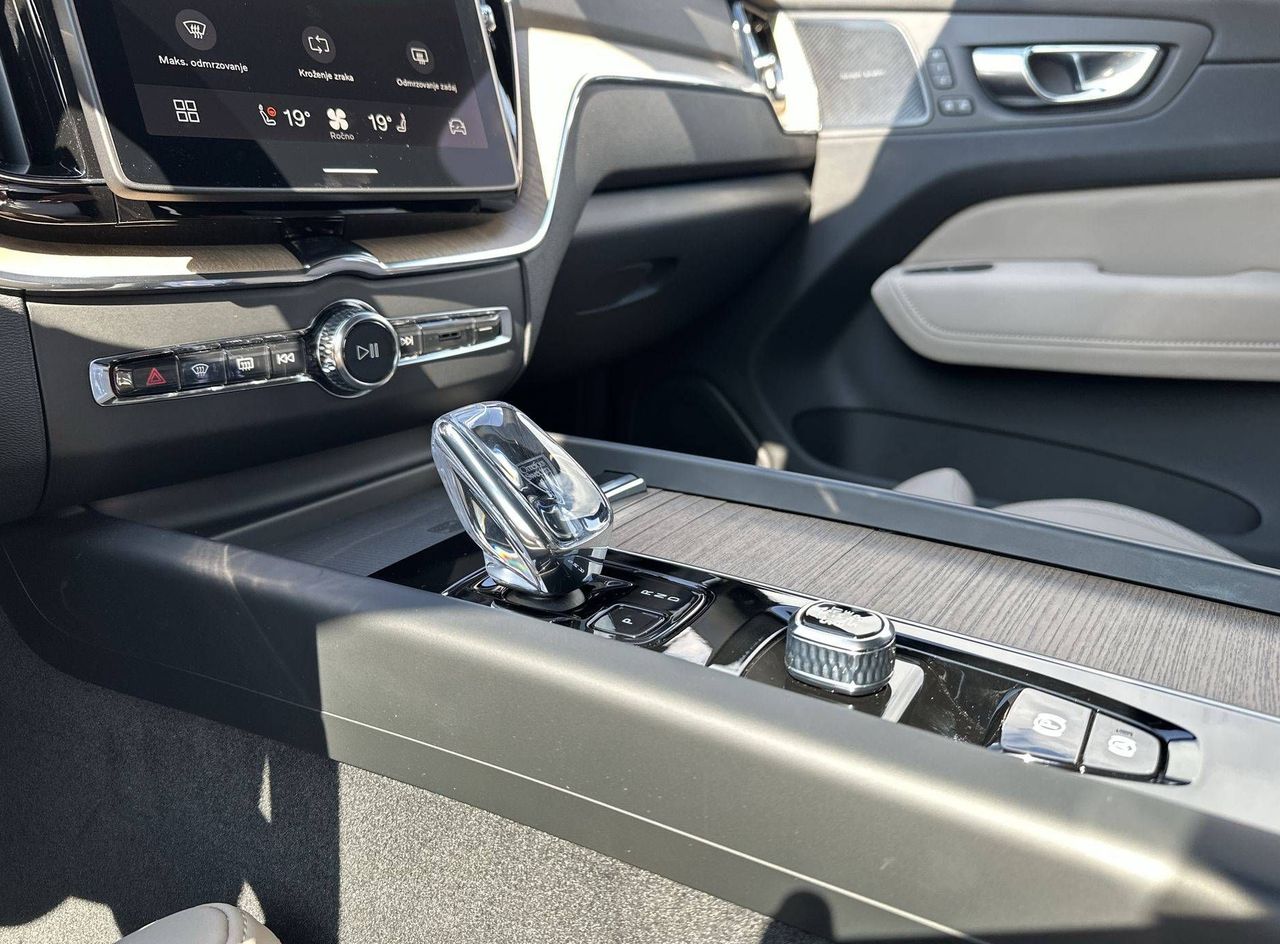 Zunanja slika - Volvo XC60 - B5 P AWD Plus Dark Avt. - 18