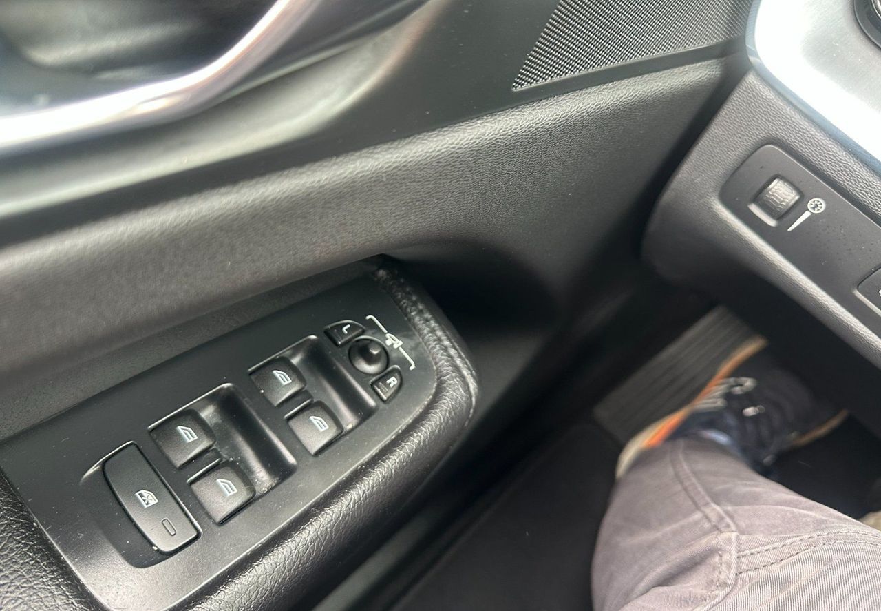 Zunanja slika - Volvo XC60 - B4D Momentum Pro 4X4.AVT. USNJE. TEMPOMAT. LANE AS - 10
