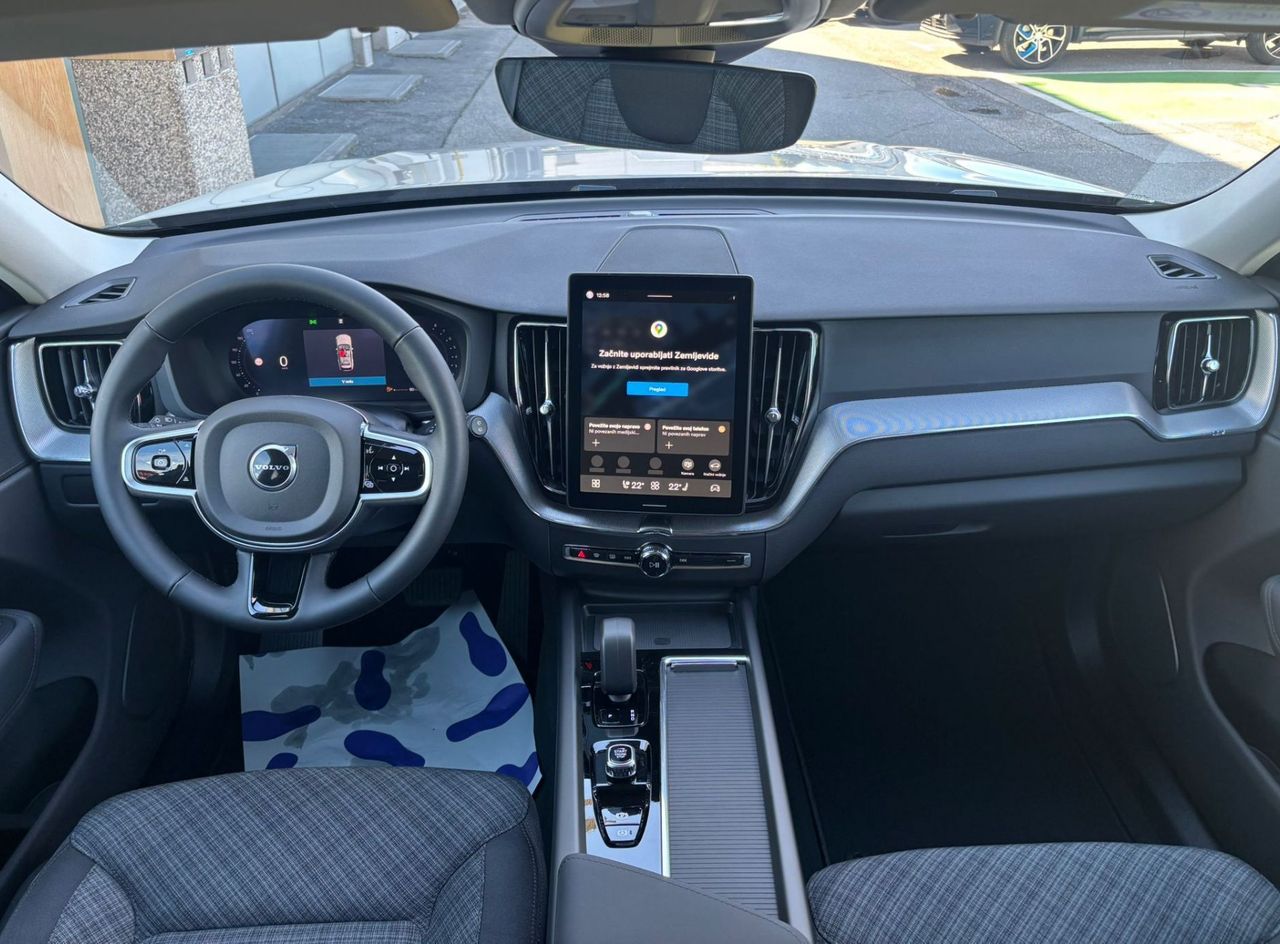 Zunanja slika - Volvo XC60 - B5P Core AT AWD 3 leta garancije + 3 servisi - 9