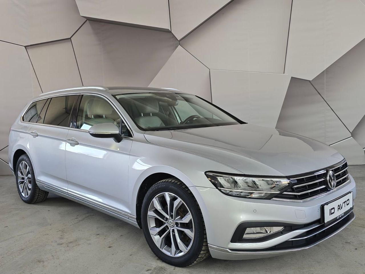 Zunanja slika - VW Passat - Variant 2,0 TDI BMT Connect DSG - 1