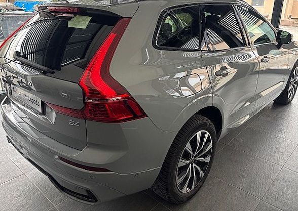 Zunanja slika - Volvo XC60 - B4  P  Plus Dark AT FWD. NAVY. FULL LED.360¨KAMERA - 3