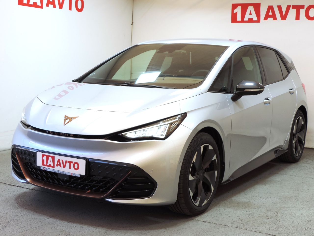 Zunanja slika - Cupra Born - Boost 170 Kw  ACC-LED-KAMERE 360-MRTVI KOT - 1