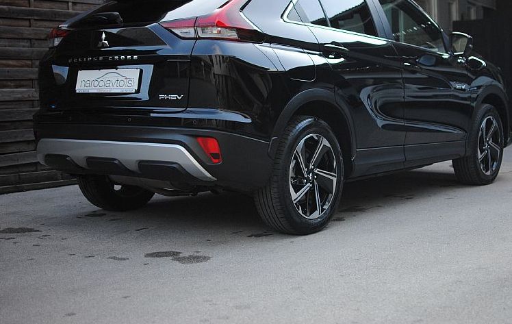 Zunanja slika - Mitsubishi Eclipse Cross - 2.4 MIVEC AWD Intro Edition-LED-Adaptivni-360-HUD - 3
