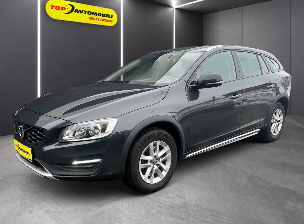 Zunanja slika - Volvo V60 Cross Country - D3 Cross Country 2.0 TD AUT. LED NAVI TEMP PDC - 3