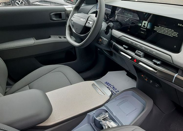 Zunanja slika - KIA EV3 - 58.3 kWh baterija. 150 kW  204 KM  SKAY - 9