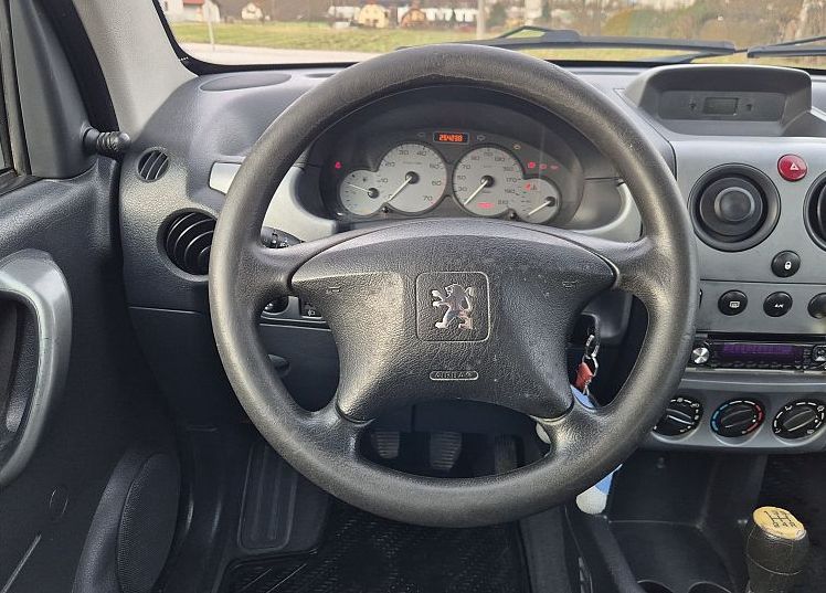 Zunanja slika - Peugeot Partner - Kombi STYLE 1.6 HDi 90 LEPO OHRANJEN - 11