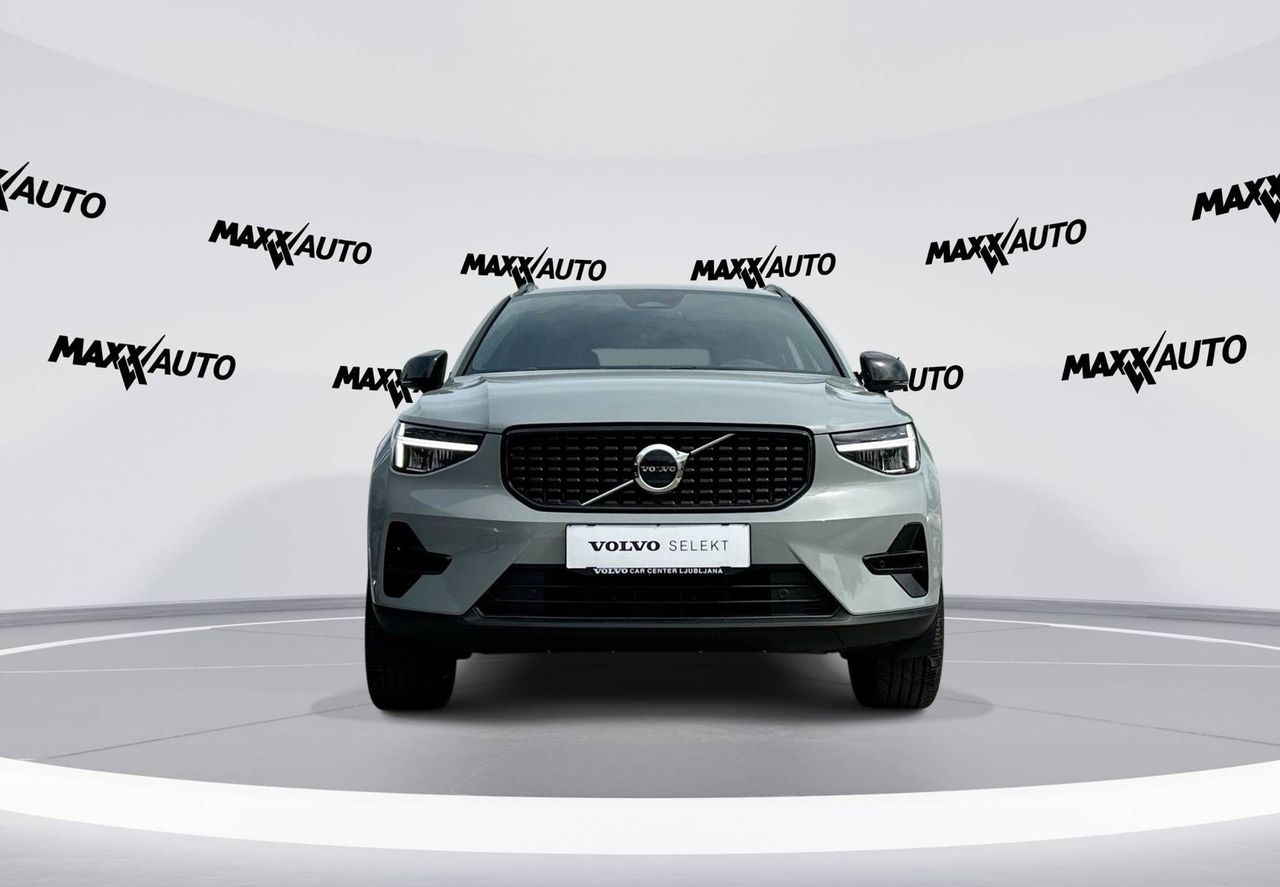 Zunanja slika - Volvo XC40 - B3P Plus Dark Avt - 2