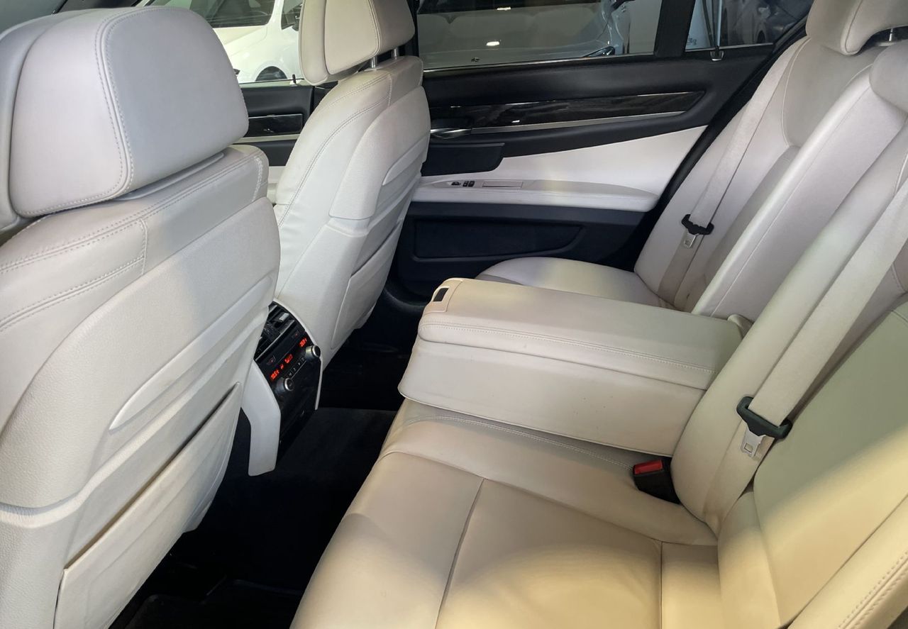 Zunanja slika - BMW Serija 7 - : 750d-xDrive-M OPTIK-NAVIGACIJA-INDIVIDUAL-MEMORY - 19