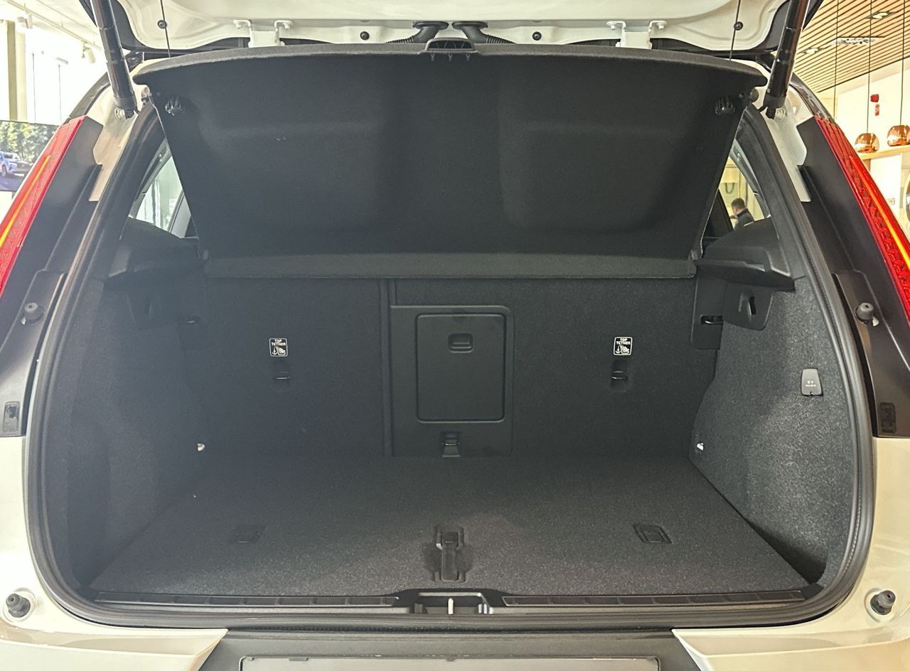 Zunanja slika - Volvo XC40 - B4 P Ultra Black Edition 3 leta garancije + 3 serv - 12