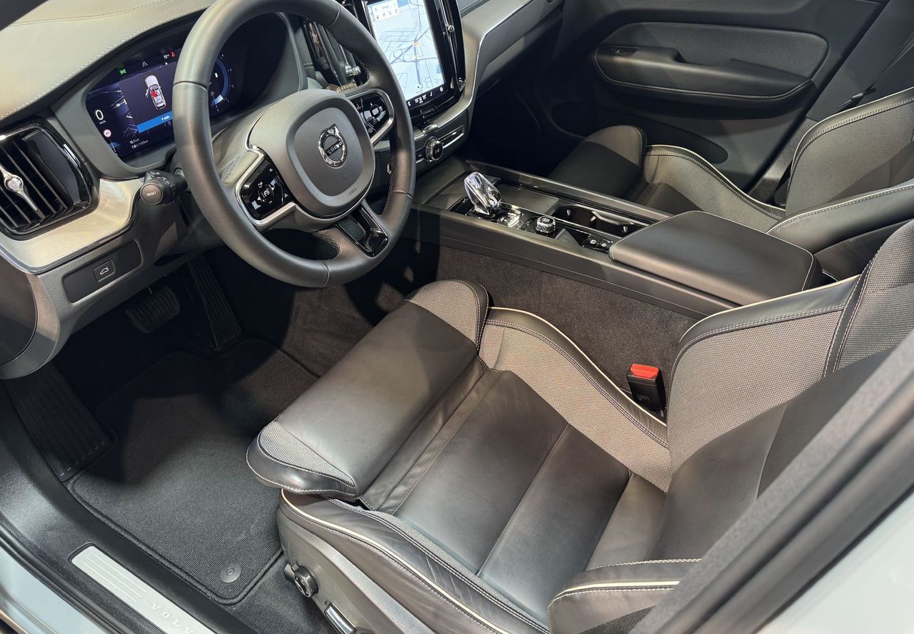 Zunanja slika - Volvo XC60 - ORIGINAL ULTIMATE-KRISTAL-BOWERS WILKINS-PANO-21 - 8