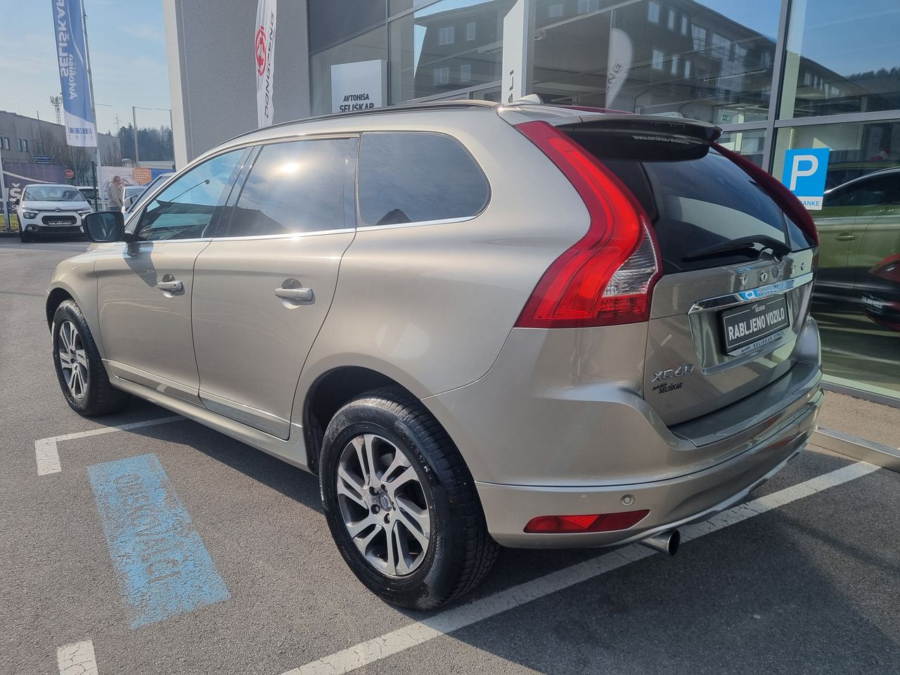 Zunanja slika - Volvo XC60 - 2.0 TD - SERVISNA KNJIGA - PDC-TEMPOMAT-NAVIGACIJA - 5