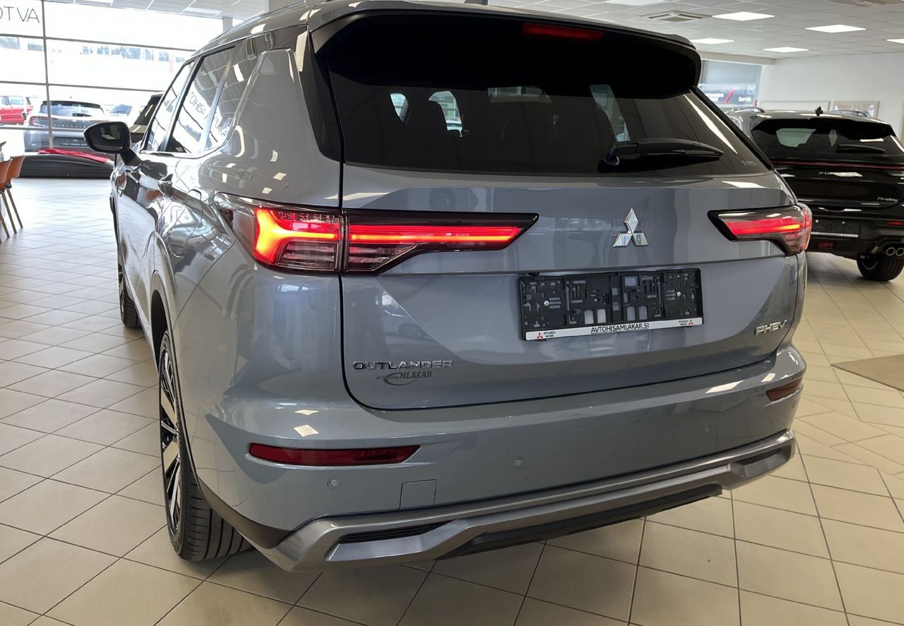 Zunanja slika - Mitsubishi Outlander - 2.4 PHEV Intense Auto - 7.000 EUR AKCIJA - - 4