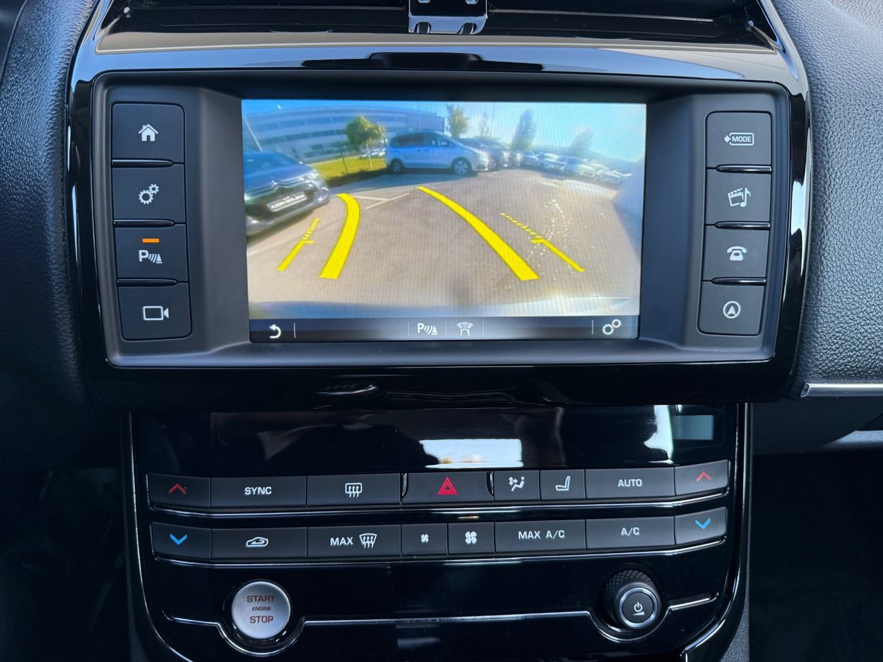 Zunanja slika - Jaguar XE - 2.0D 163HP ZNANA SERVISNA ZGODOVINA +LEPO OHRANJEN - 11