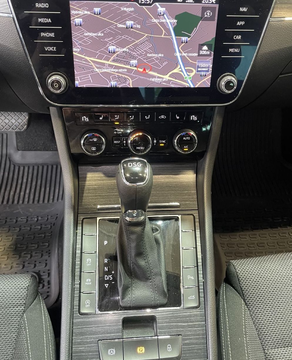Zunanja slika - Škoda Superb - SLO-NAVIGACIJA-VIRTUAL-MEMORY-RADAR-ALU19-KAMERA - 13