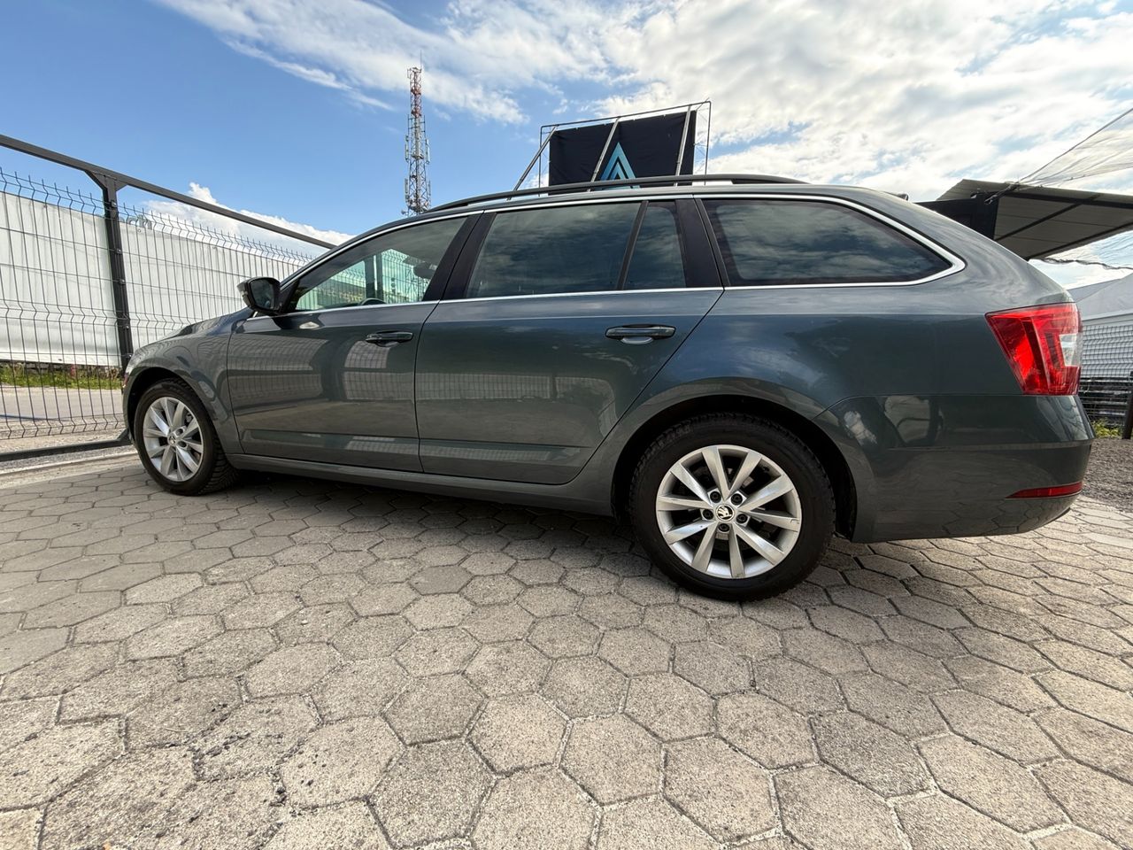 Zunanja slika - Škoda Octavia - 2.0 TDI 110KW Avt - 3