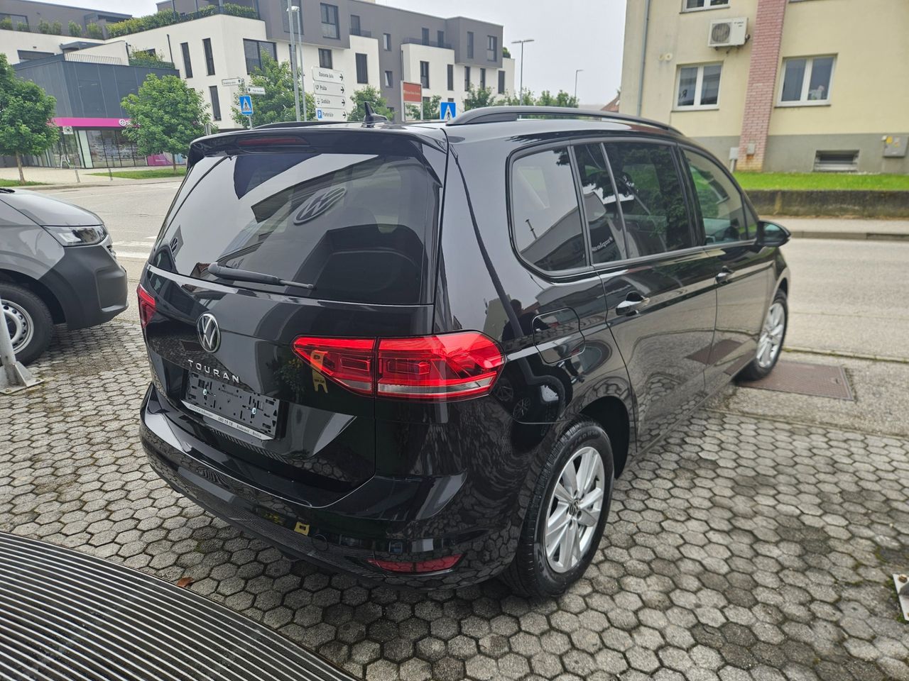 Zunanja slika - VW Touran - 2.0 TDI Family DSG - 3