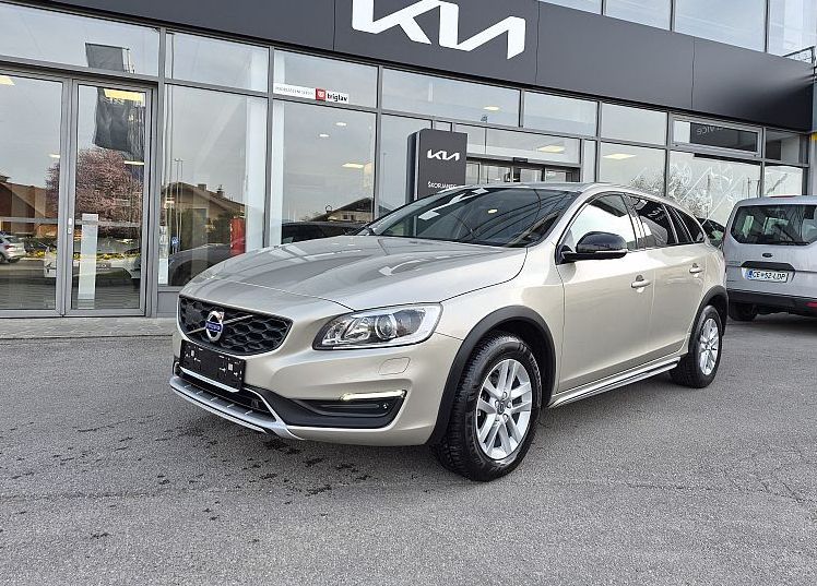 Zunanja slika - Volvo V60 Cross Country - D3 odličen avto po AKCIJSKI CENI   LEANPAY - 1