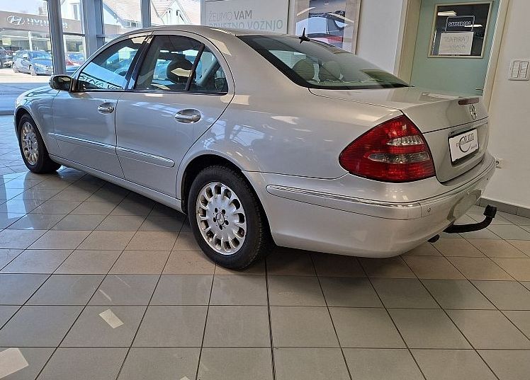 Zunanja slika - Mercedes-Benz E-Razred - E 270 CDI ELEGANCE - 3