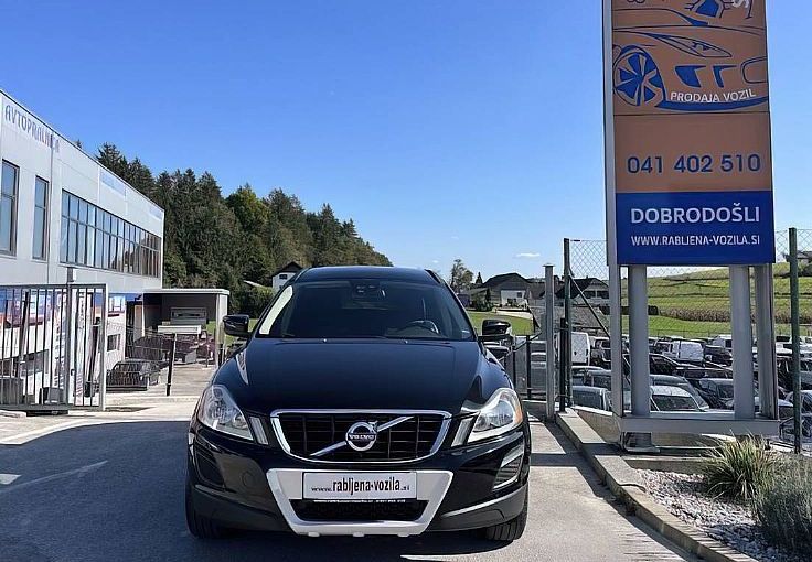 Zunanja slika - Volvo XC60 - DRIVe FWD MOMENTUM REDNO SERVISIRAN... - 1