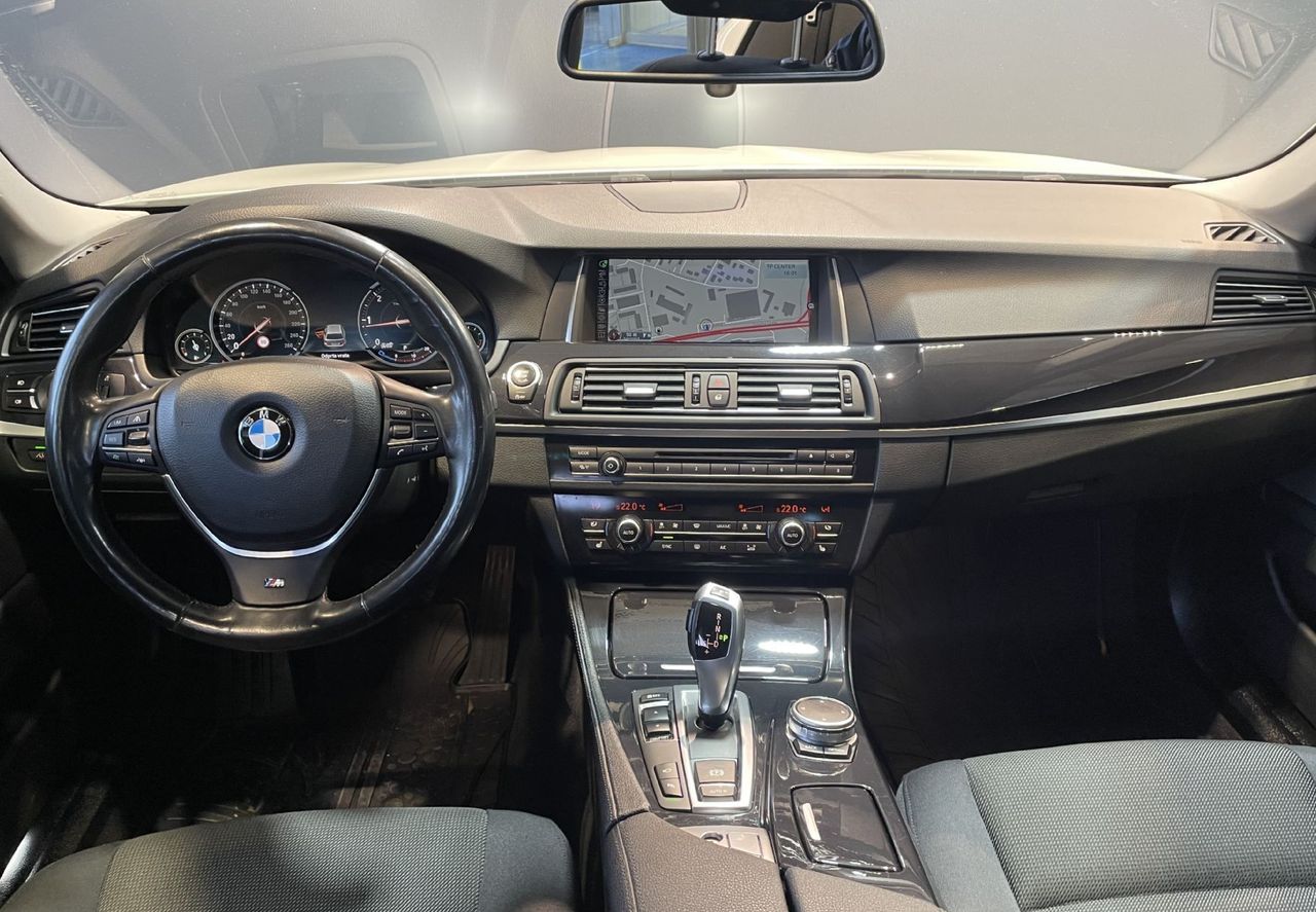 Zunanja slika - BMW Serija 5 - Touring: 520d-HEADUP-VIRTUAL-LANE-NAVI-RADAR-KAMERA-LED- - 13