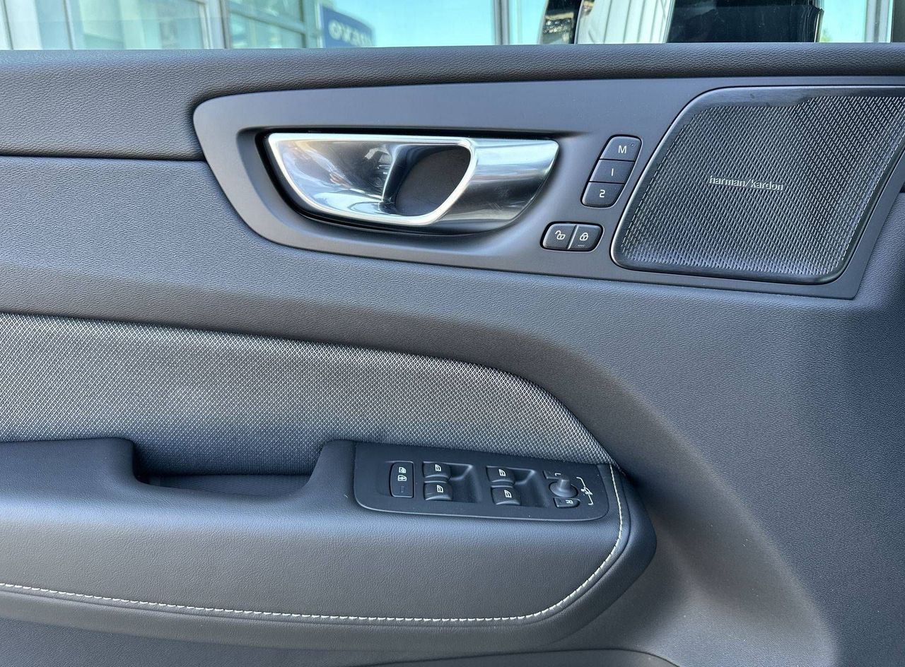 Zunanja slika - Volvo XC60 - B5  P  AWD Ultra Black Edition... - 13