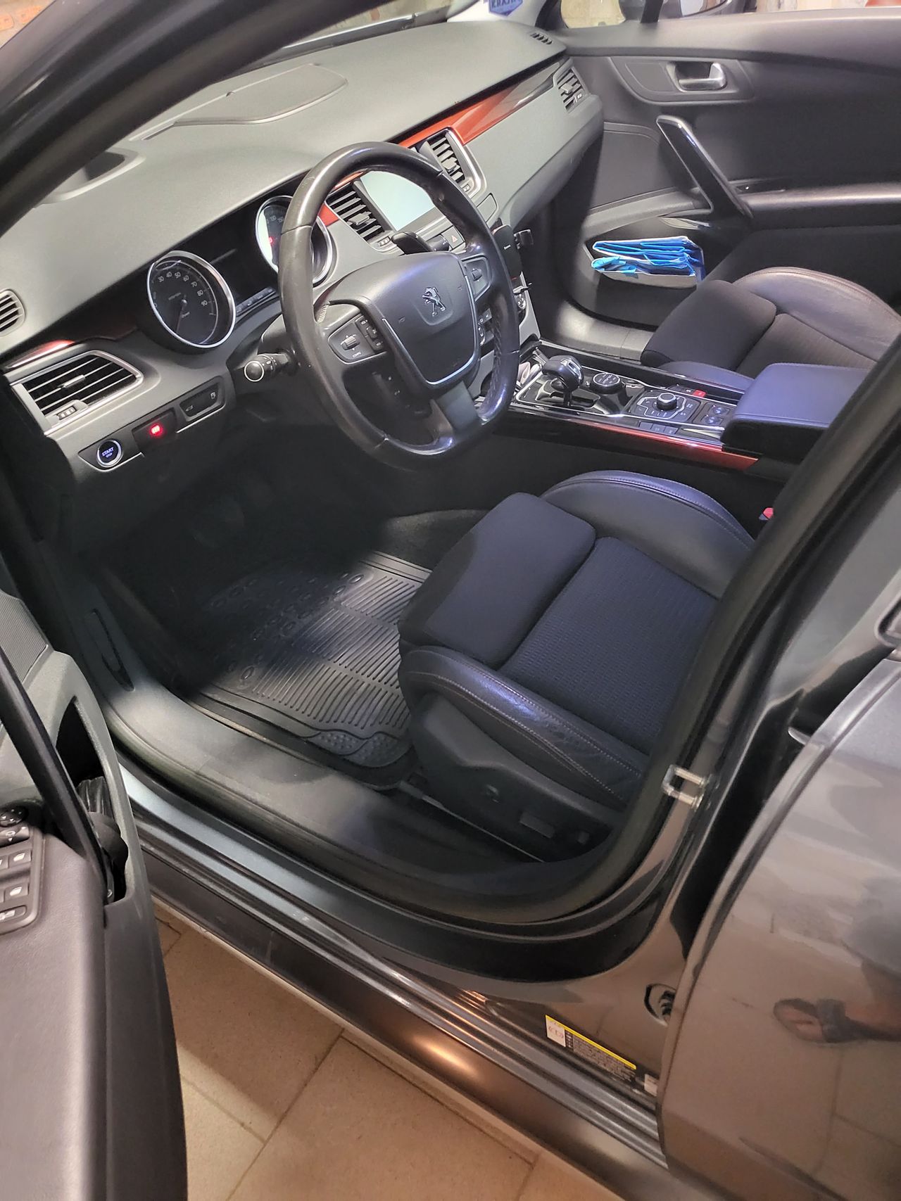 Notranja slika - Peugeot 508 - RXH Hybrid4 2,0 HDi FAP Avt. - 7