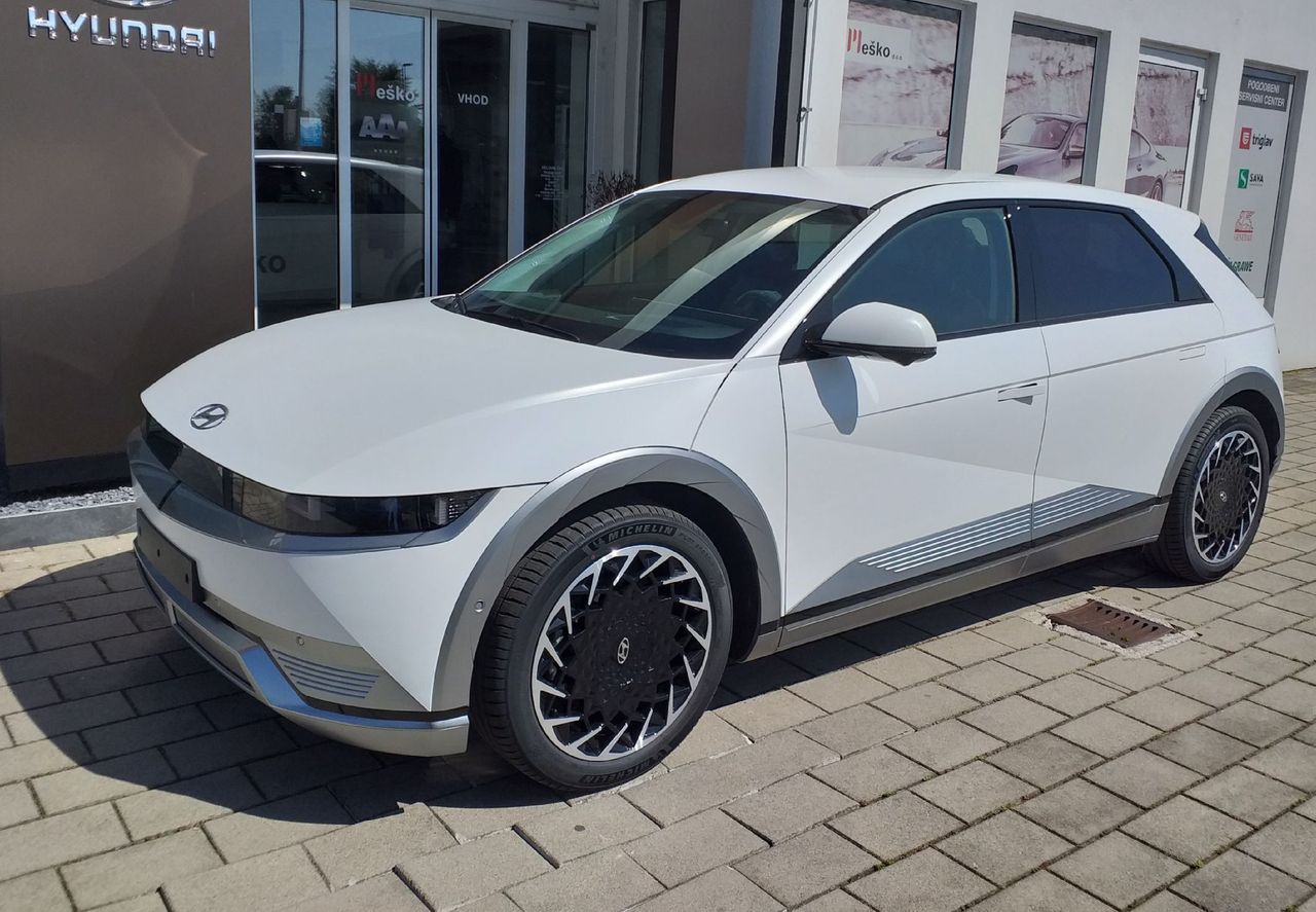 Zunanja slika - Hyundai Ioniq 5 - 168kW PREMIUM 84kWh .VOZILA V PRIHODU - 1