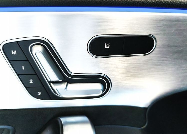 Zunanja slika - Mercedes-Benz A-Razred - 180 AMG LINE-PANORAMA-ALCANTARA-KEYLESS-AMBI-VIDEO - 9