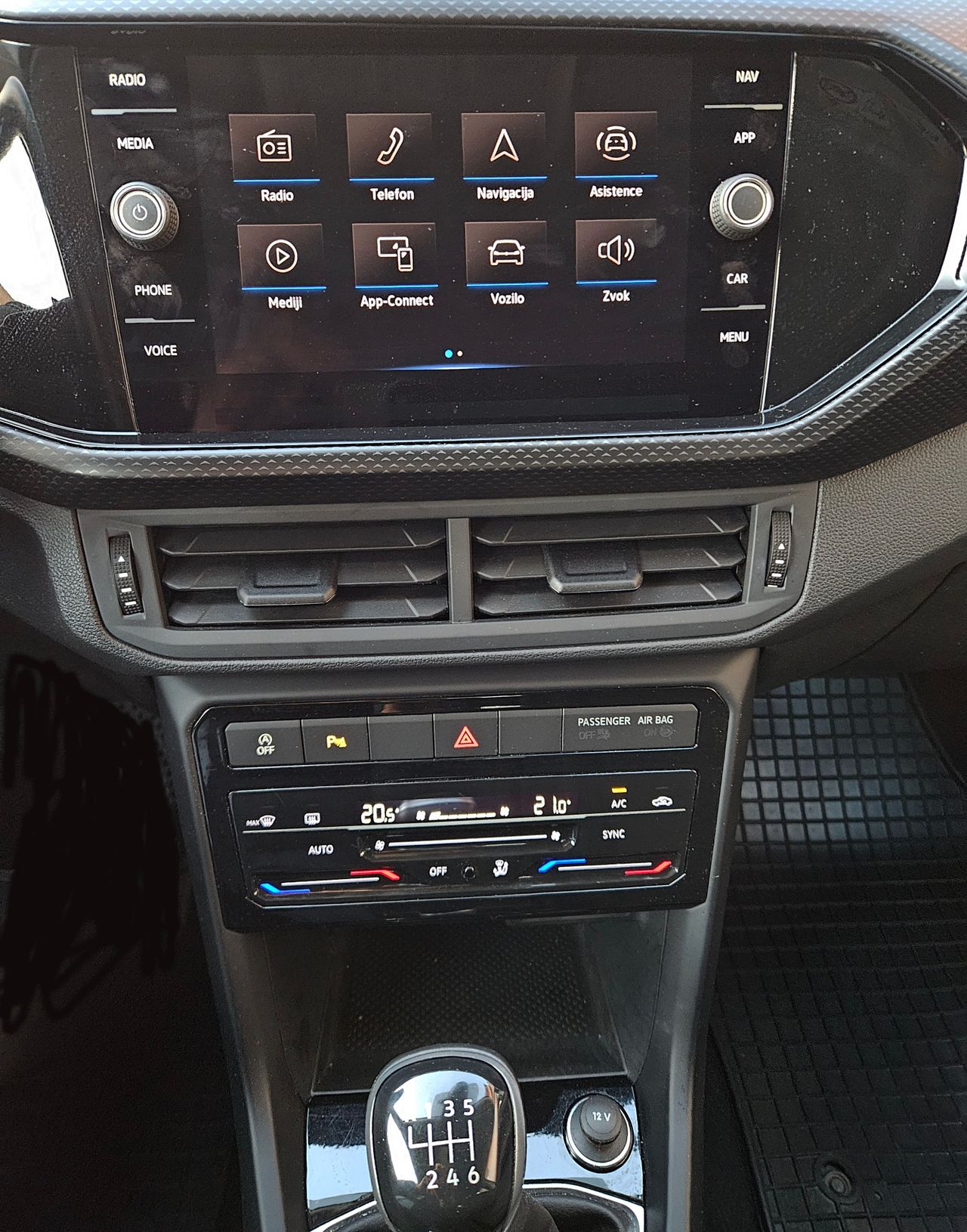 Notranja slika - VW T-Cross - 1,0 TSI BMT Style - 10