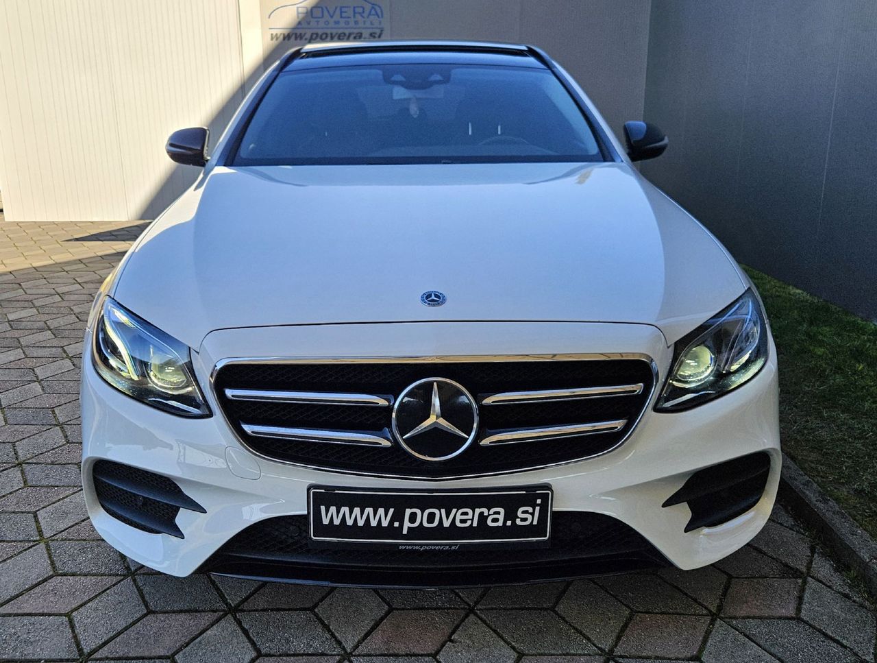 Zunanja slika - Mercedes-Benz E-Razred - E 220 d AMG line+ACC+PANO+MULTIBEAM+USNJE+PRIKLOP+ - 2