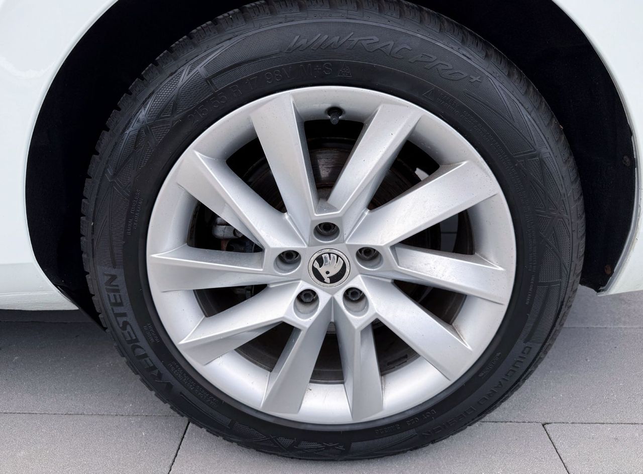 Zunanja slika - Škoda Superb - 2.0 TDI Active Combi DSG|LED|NAVI|MEMORY|17COL - 12