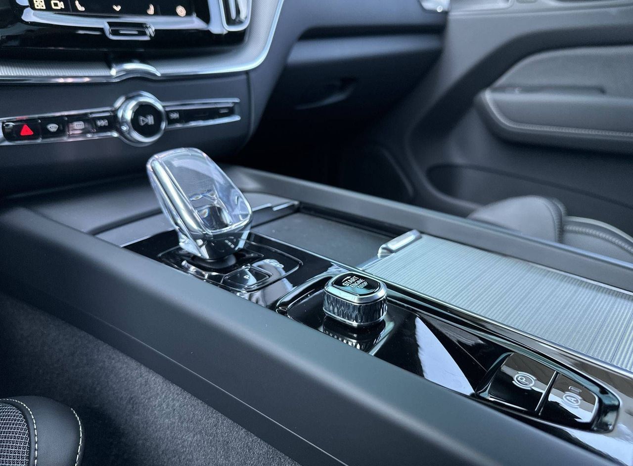 Zunanja slika - Volvo XC60 - B5  P  AWD Ultra Black Edition... - 19