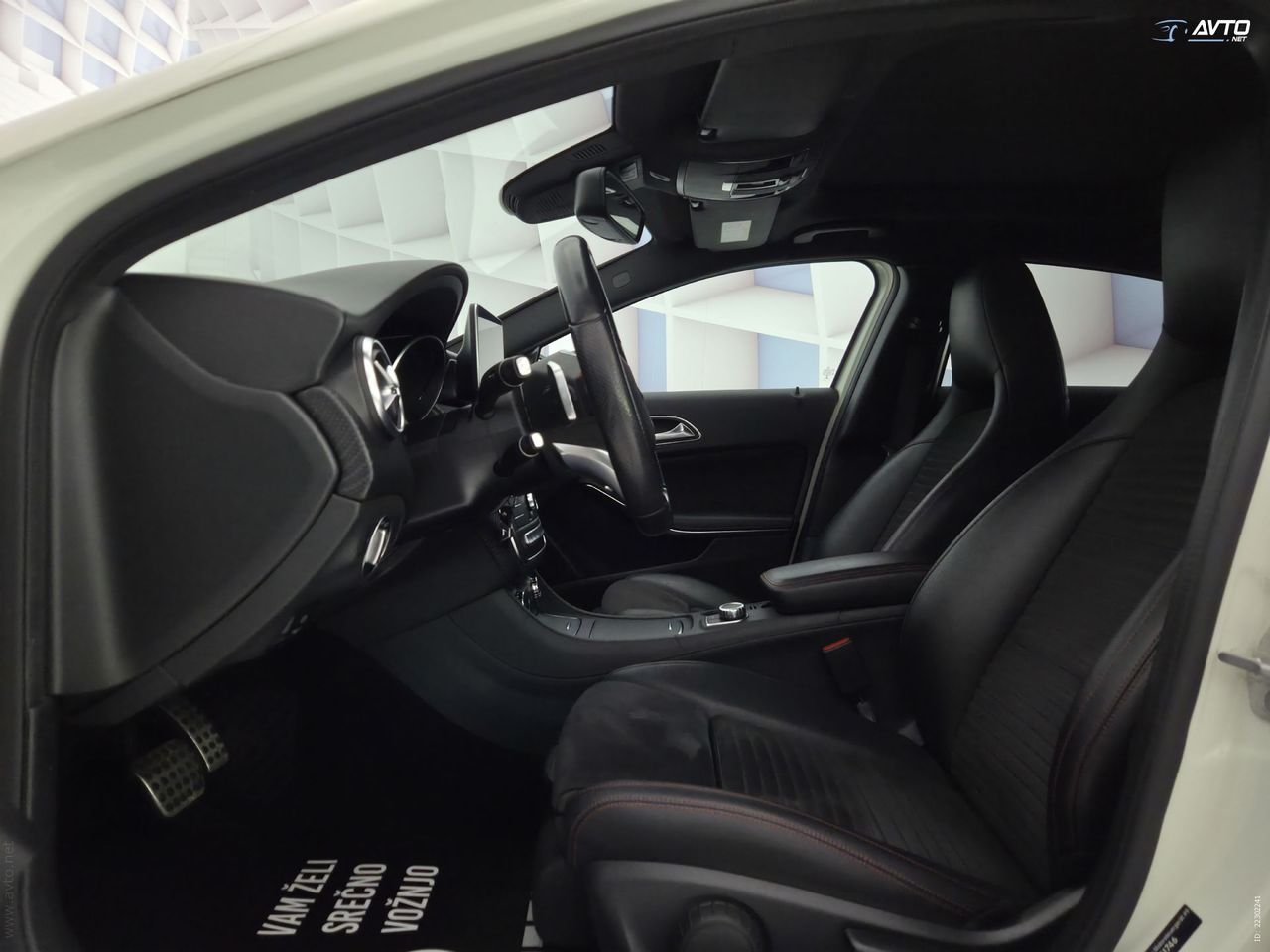 Notranja slika - Mercedes-Benz A-Razred - A 200 d 4MATIC AMG Line Avt. - 11