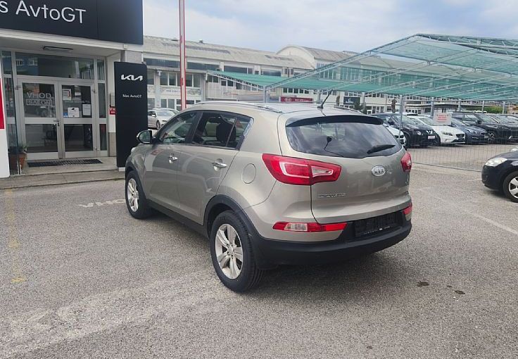 Zunanja slika - KIA Sportage - 2WD 1.7 CRDi Urban - 4