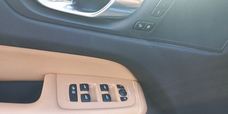Zunanja slika - Volvo XC60 - D4 AUT Momentum - 9