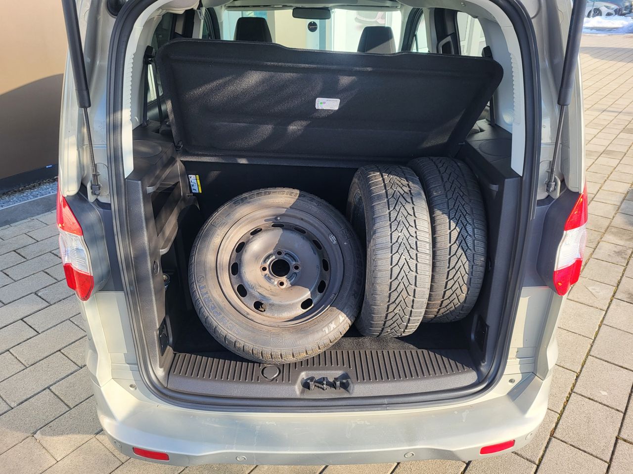 Zunanja slika - Ford Tourneo - 1.0 ac-tempomat-pdc-el.paket-bluethoot.... - 6