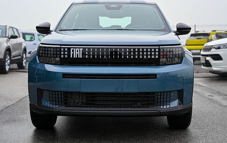 Zunanja slika - Fiat Grande Panda - 1.2 T-Gen3 110 AT6 Icon + ZIMSKE GUME - 2