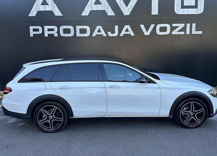 Zunanja slika - Mercedes-Benz E-Razred - E 220 d 4MATIC All-Terrain-AIRMATIC-MULTIBEAM-WIDE - 3