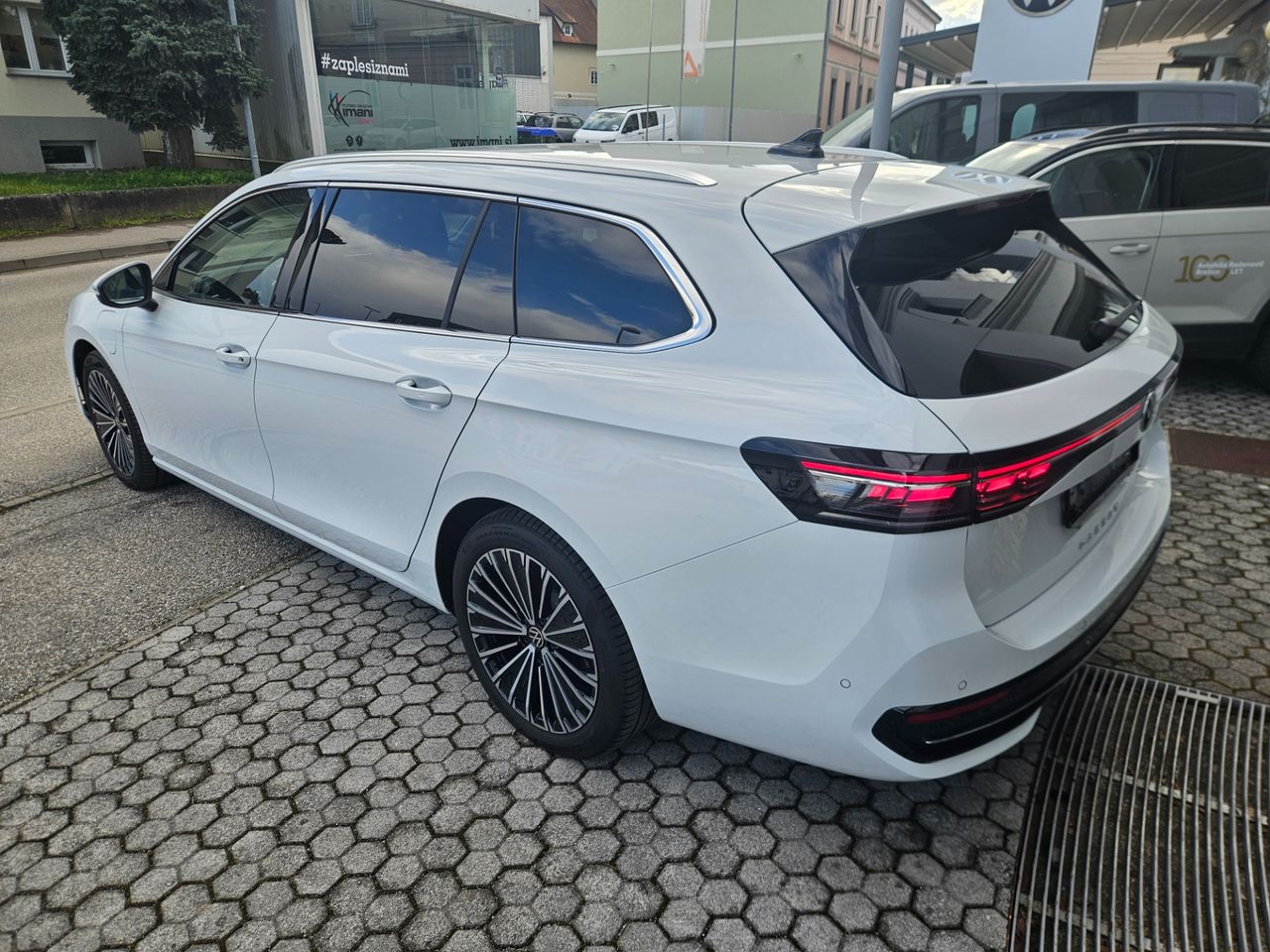 Zunanja slika - VW Passat - Variant 1.5 TSI eHybrid Elegance DSG - 4