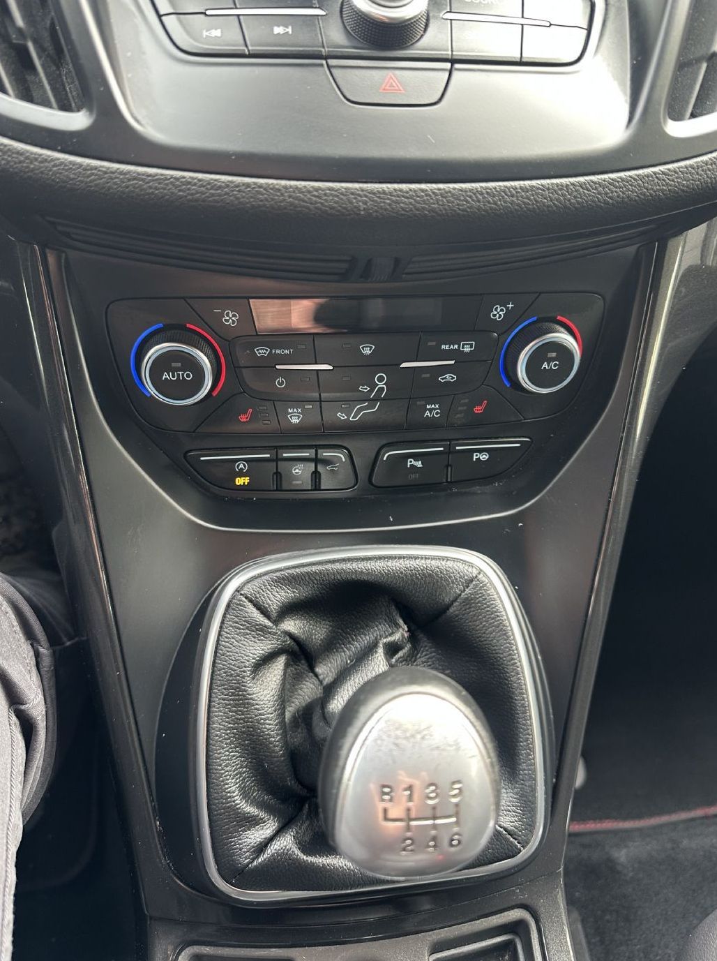 Zunanja slika - Ford Kuga - ST-Line 1.5 EcoBoost 110 kW.NEMŠKI+4ALU.PANO.KAMER - 16