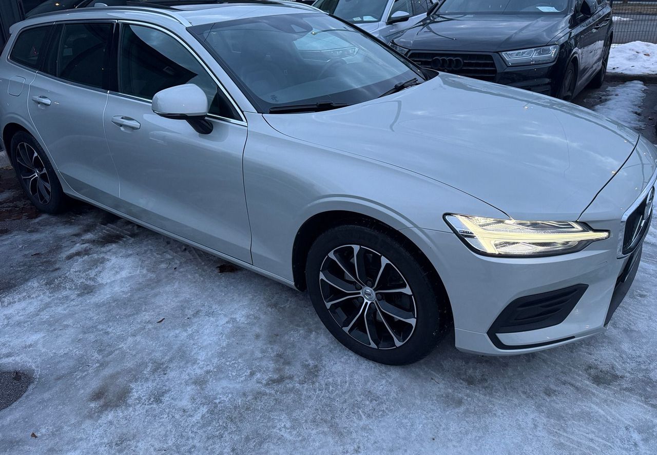 Zunanja slika - Volvo V60 - D4 PANO-FullLED-Usnje-KAM-Mkot-PDC-Gretje-KljukaDE - 2
