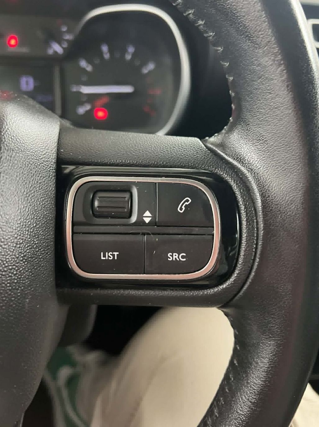 Zunanja slika - Citroën C3 Aircross - 1.2 PureTech 81 KW.12 MES.JAMSTVO - 5