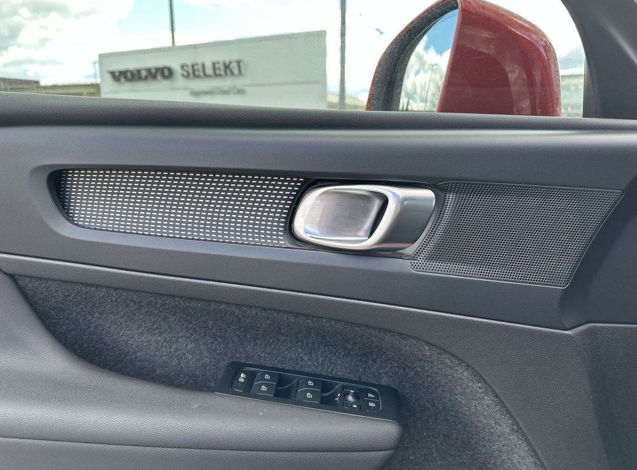 Zunanja slika - Volvo XC40 - T2 AUT Momentum - 16