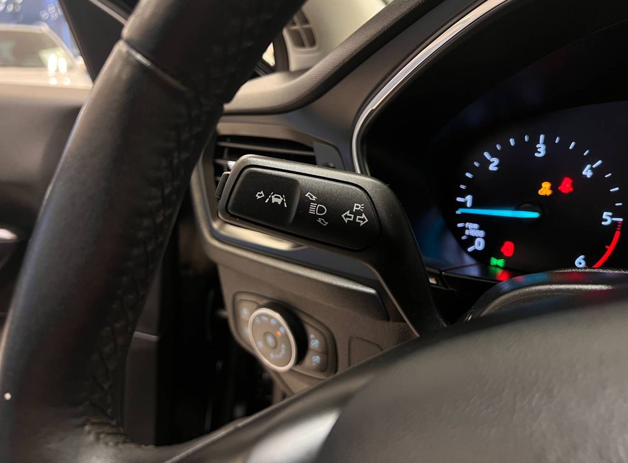 Zunanja slika - Ford Focus - 1.5-TITANIUM-LED-NAVI-2X-PDC-LINE-ASS-TEMP-ODLIČ.. - 17