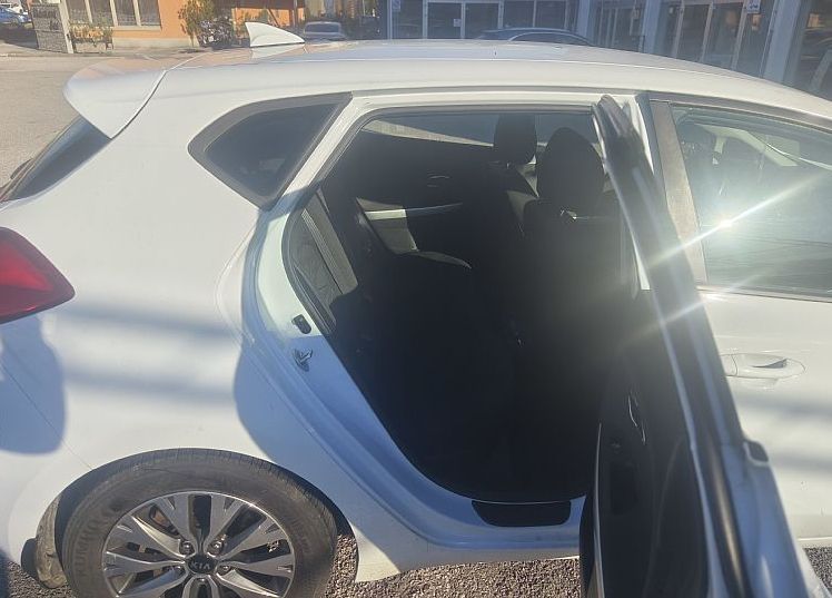 Zunanja slika - KIA Ceed - Benc. 1.4 CVVT LX Champion Navi 6M T - 9