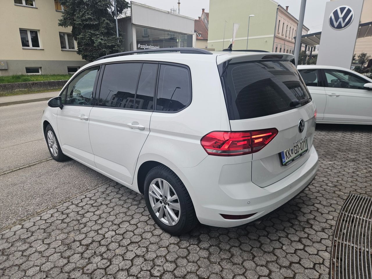 Zunanja slika - VW Touran - 2.0 TDI DSG Comfortline 110kW - 4