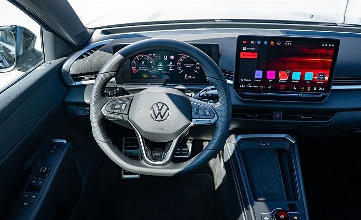 Zunanja slika - VW T-Roc - 1.5 eTSI R-line DSG 110  150  Matrix. Black Style - 7